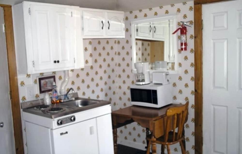 Perrys Motel & Cottages Ltd 6/47