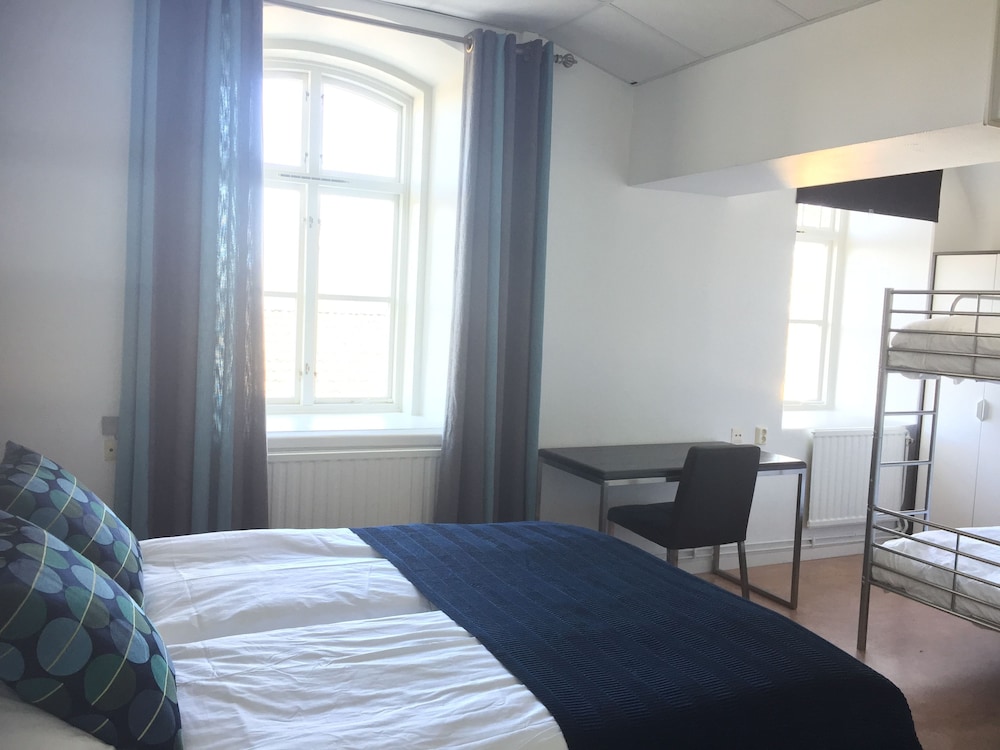 Family Suite, Queen Bed, Lake View, Private Bathroom