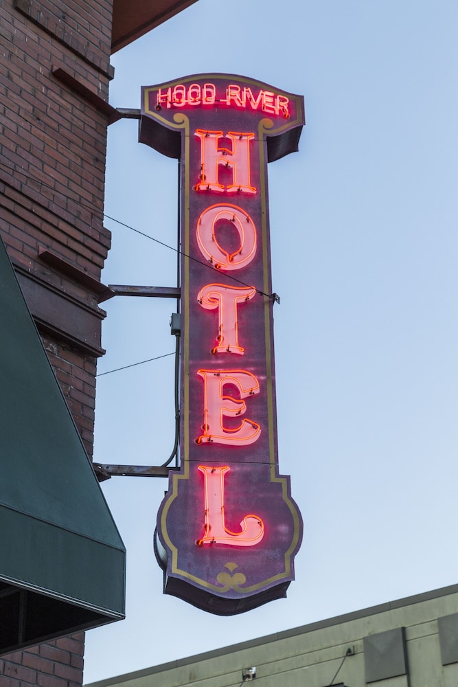 Hood River Hotel 34/73