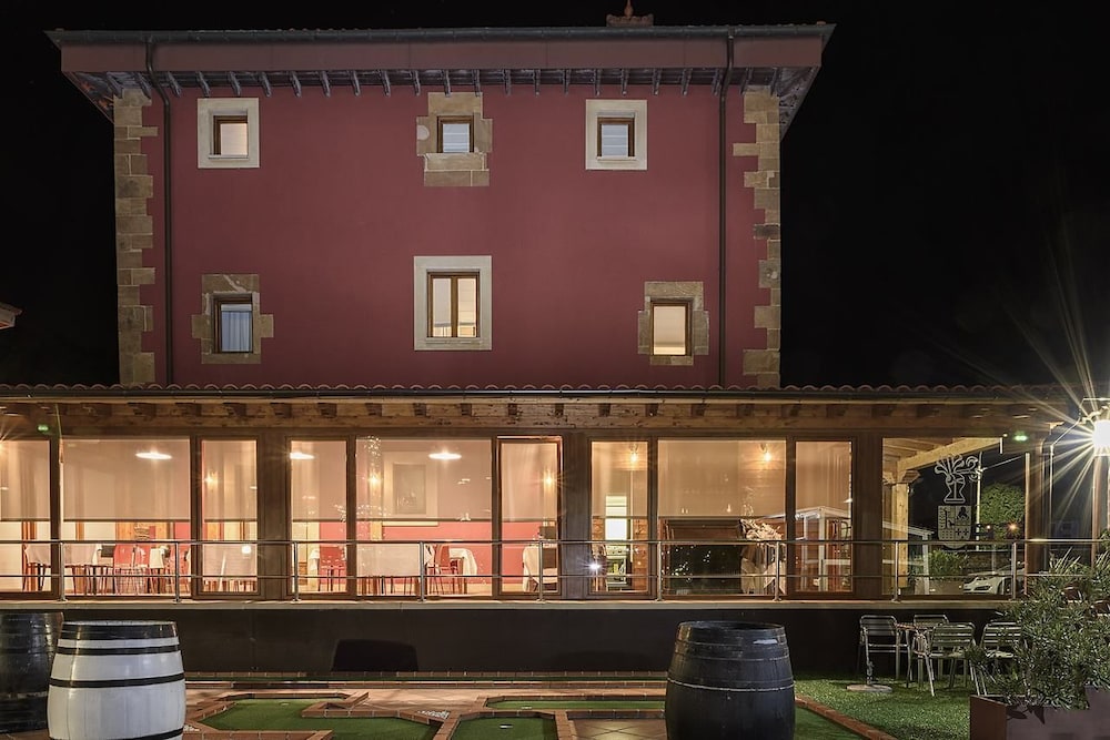 Hotel Palacio Munatones 1/50