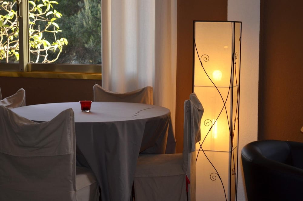 Aiglon Bylitis Hotel 16/66