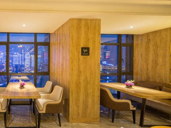 Chonpines Hotel (Chongqing Jiefangbei Hongyadong) 62/73