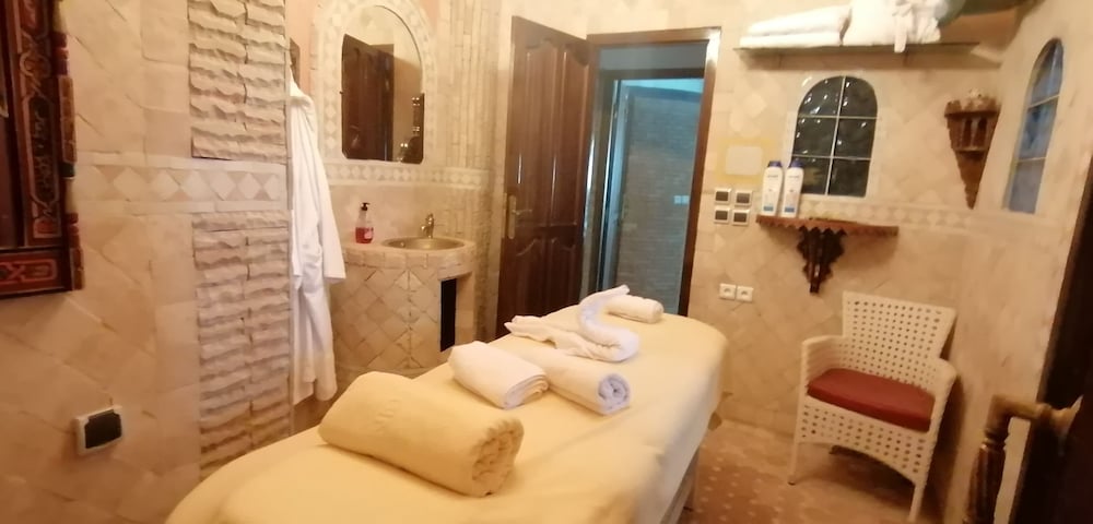 Pasta Plaza Hotel 15/39