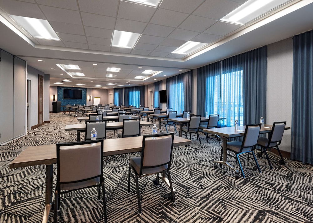 Hyatt Place Austin / Lake Travis / Four Points 47/55