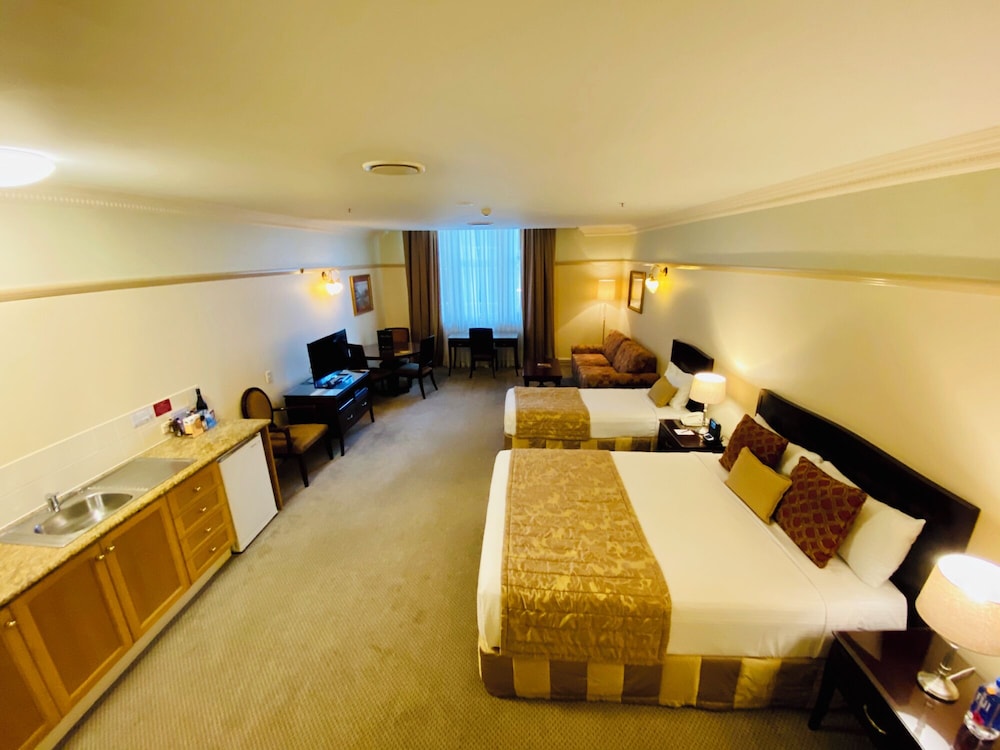 Royal Albert Hotel 49/75