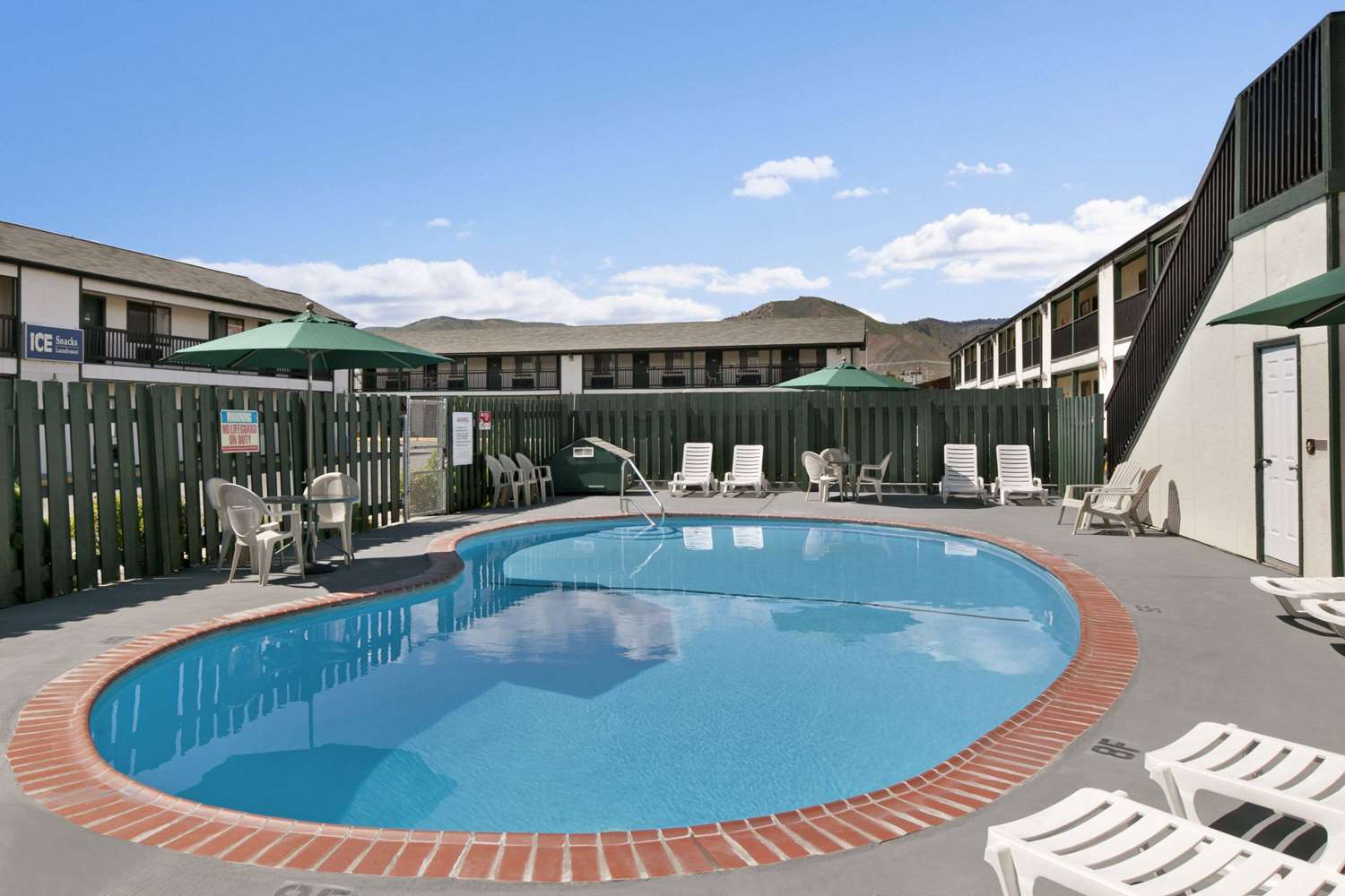 Travelodge by Wyndham Wenatchee 27/32