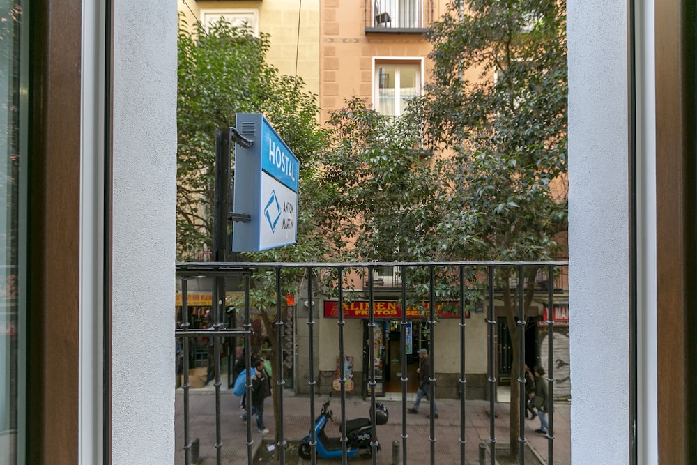 Hostal Anton Martin 51/61