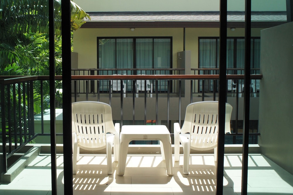 XAYA Pool Access Resort 36/39