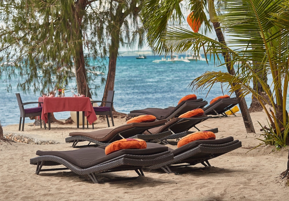 Ocean Vida Beach And Dive Resort 59/65