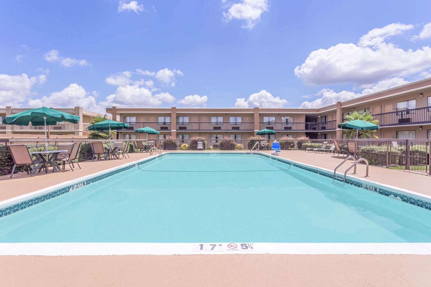 Ramada by Wyndham Macon 22/45