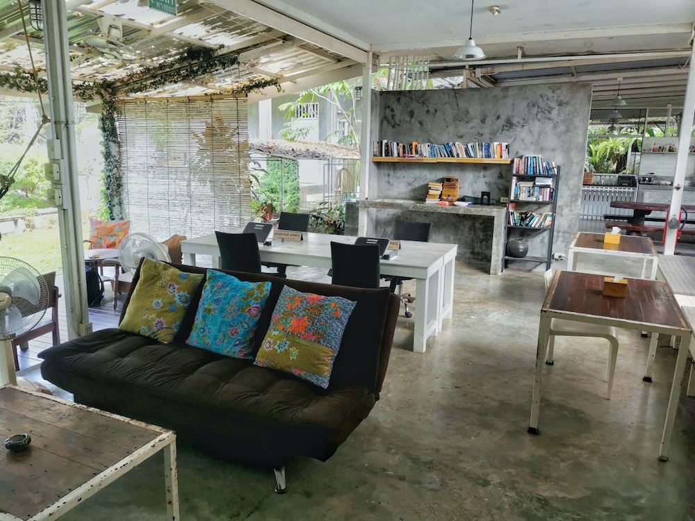 Glur Hostel 42/65