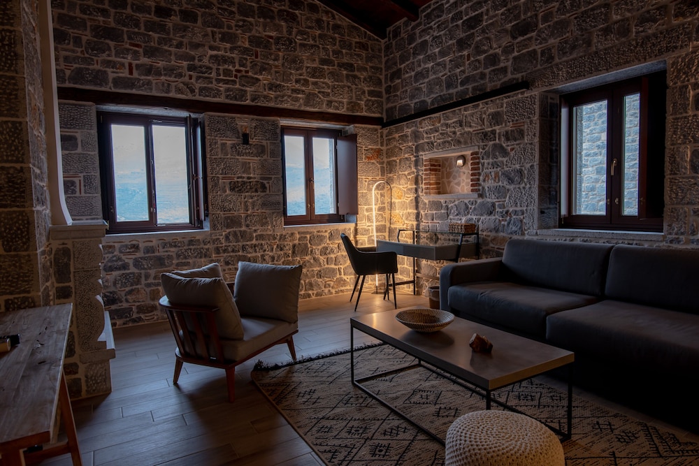 Manifest Boutique Hotel 25/50