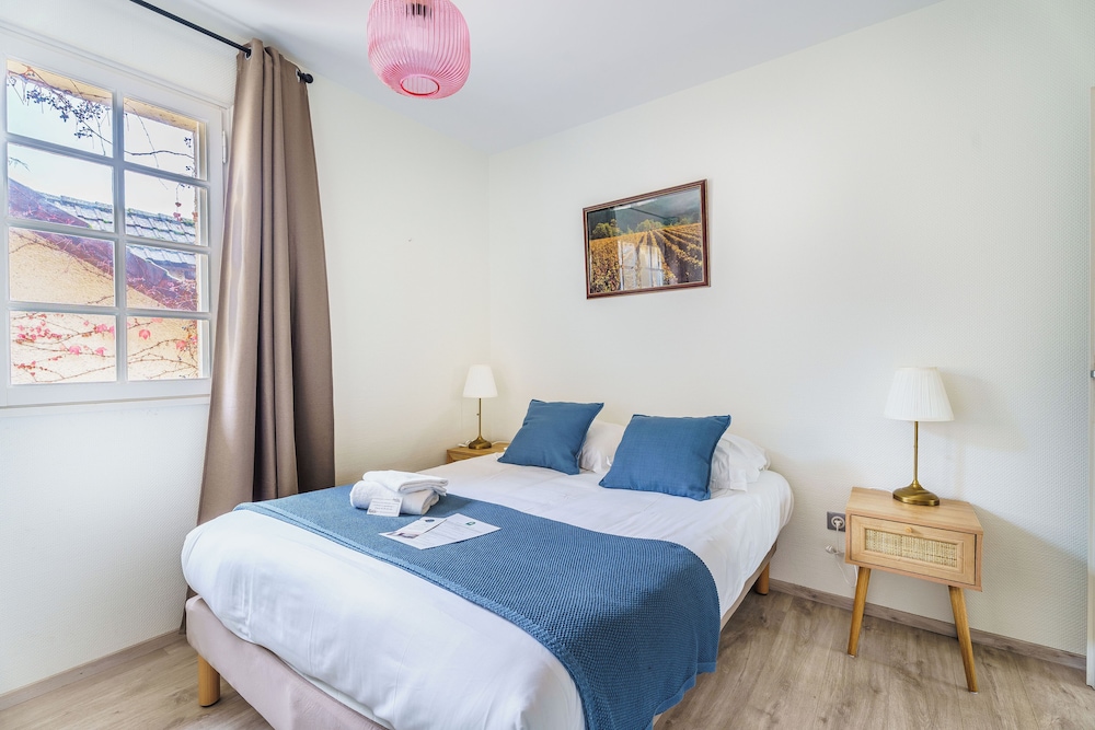 HOTEL ARTS ET TERROIRS 17/50
