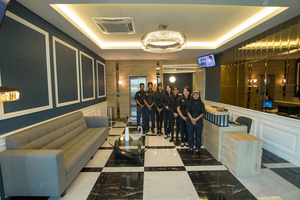 Redpine Boutique Hotel 36/38