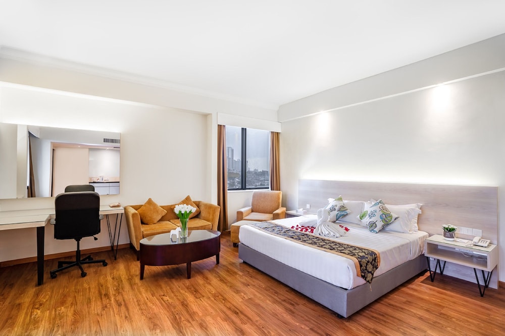 RENOVATED, EXECUTIVE, STUDIO