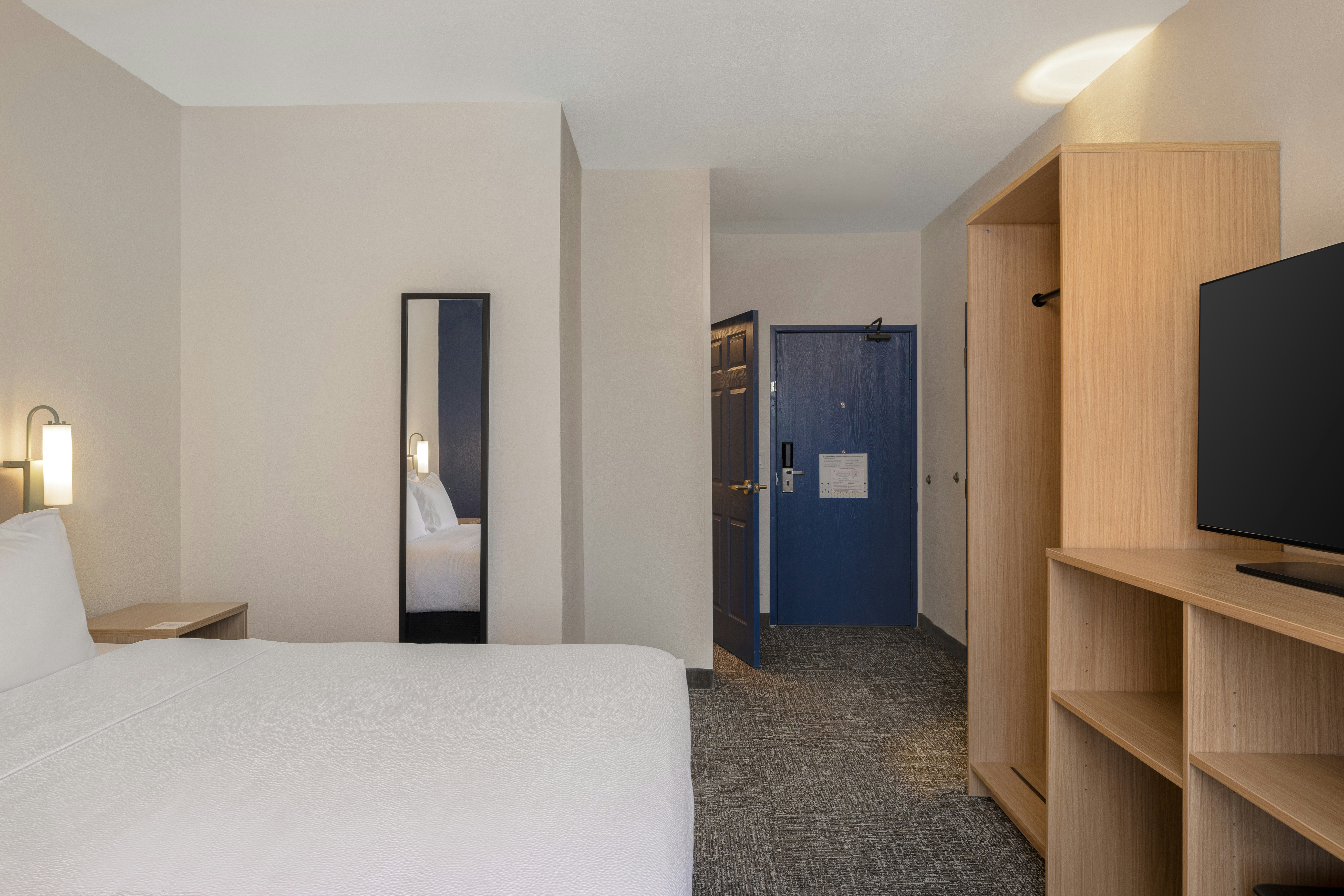 ROOM, KING BED, ACCESSIBLE