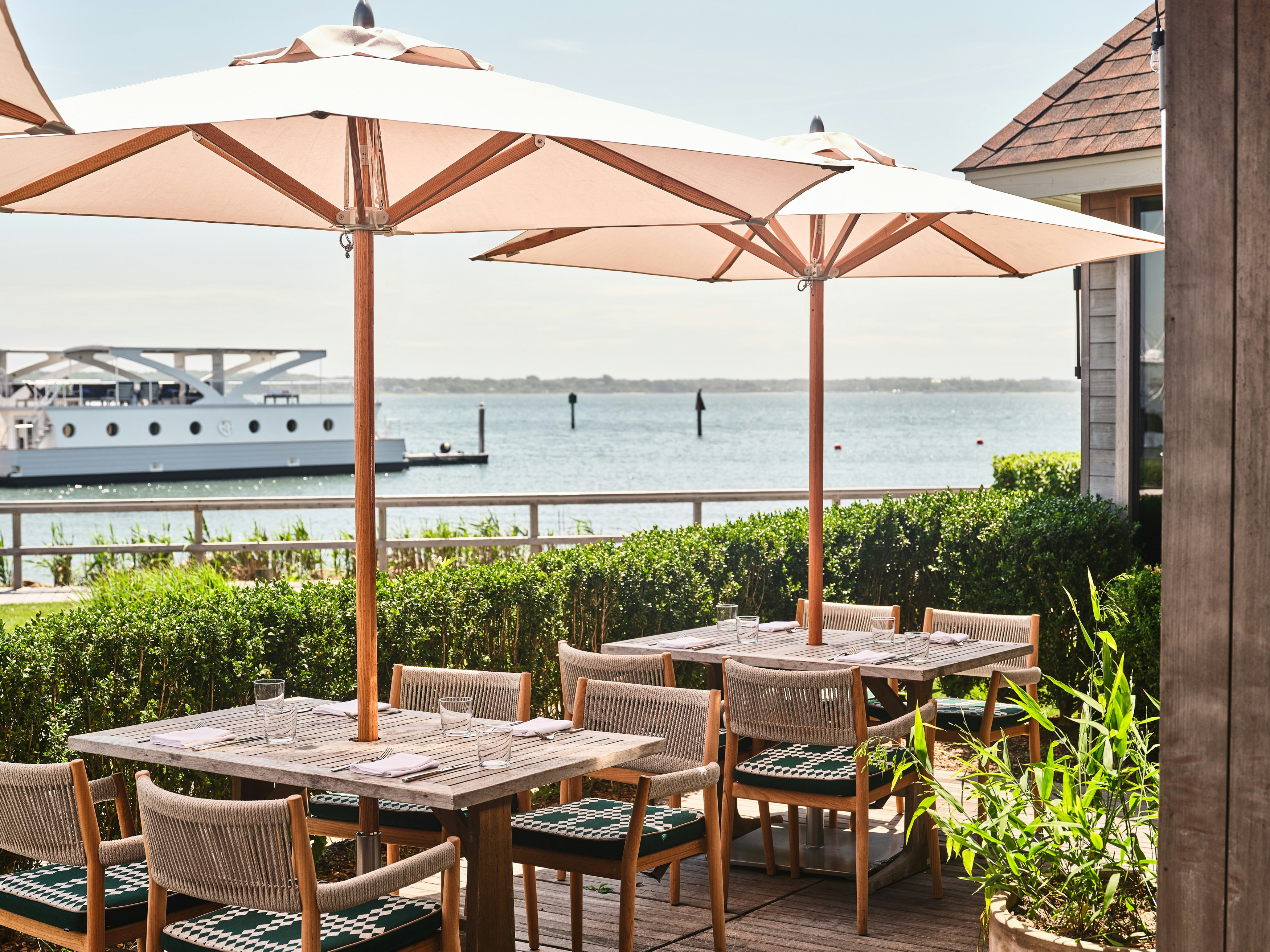 Montauk Yacht Club 39/74
