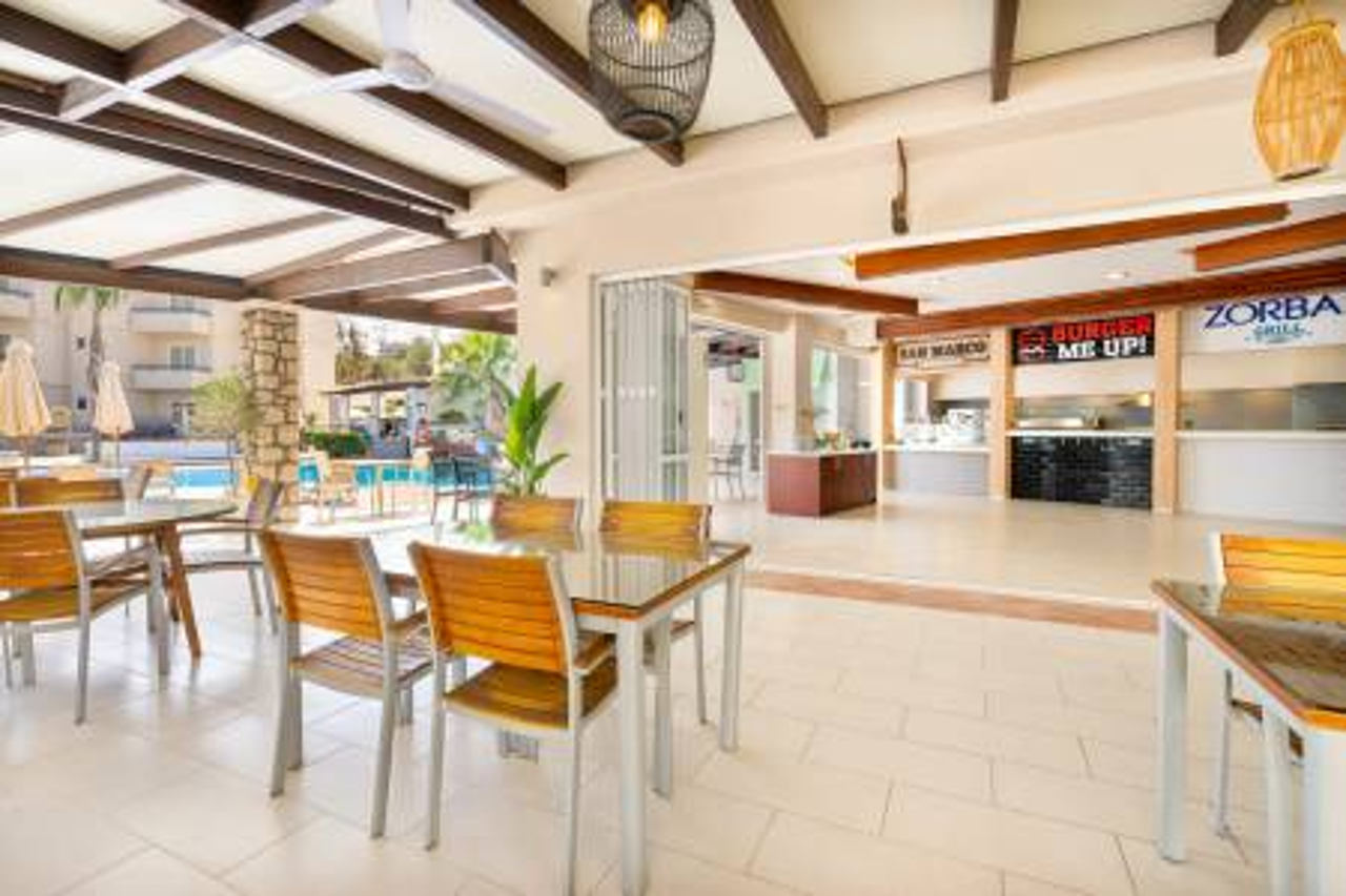 Venezia Resort Hotel 48/76