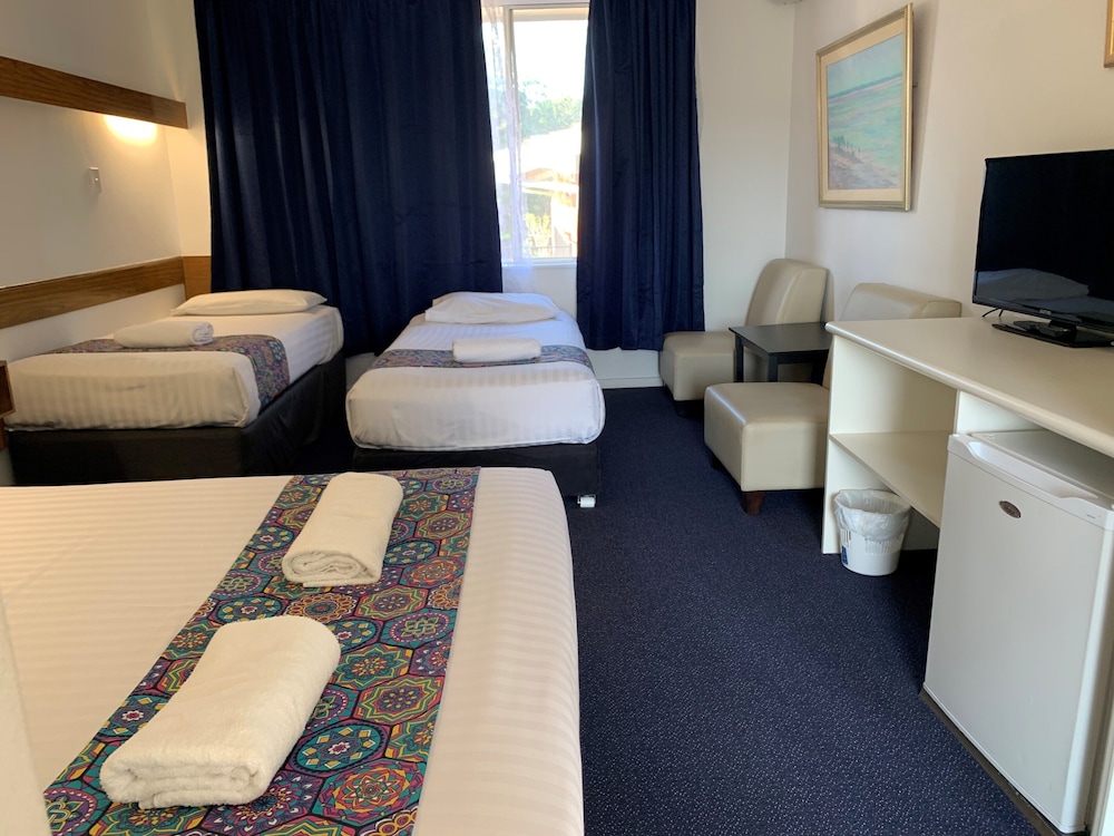 PANORAMA MOTOR INN 25/38