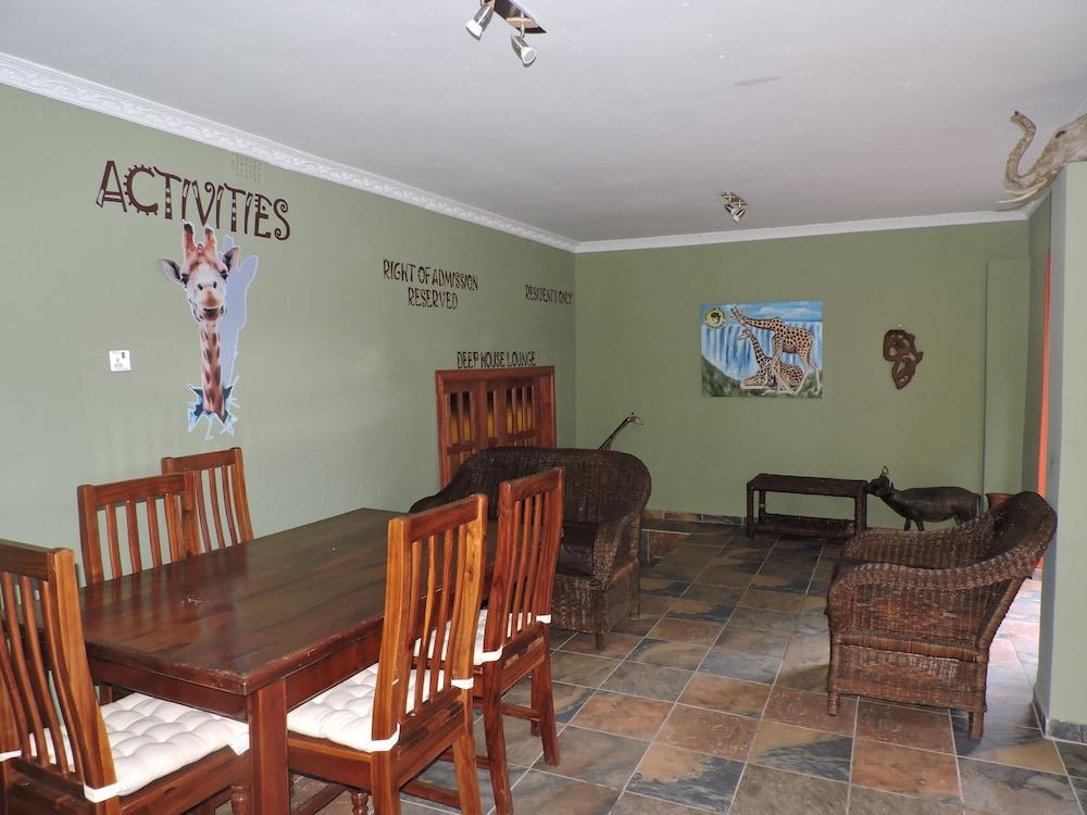 Café Zambezi House Of Africa - Hostel 8/15