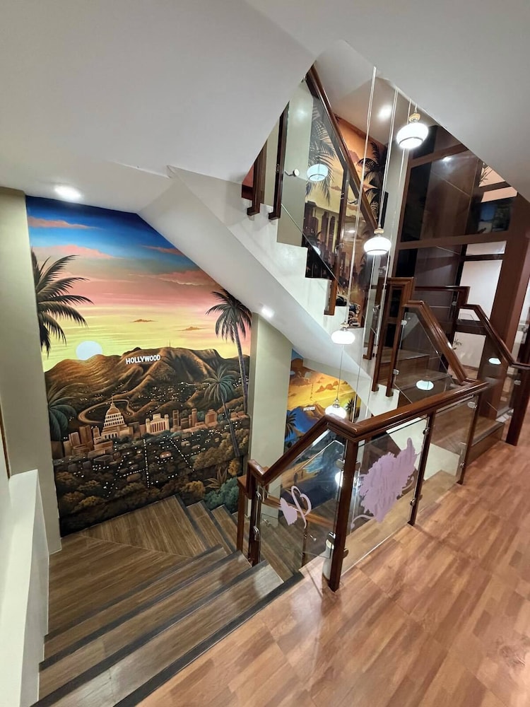 Hollywood Hotel Puerto Princesa 45/66