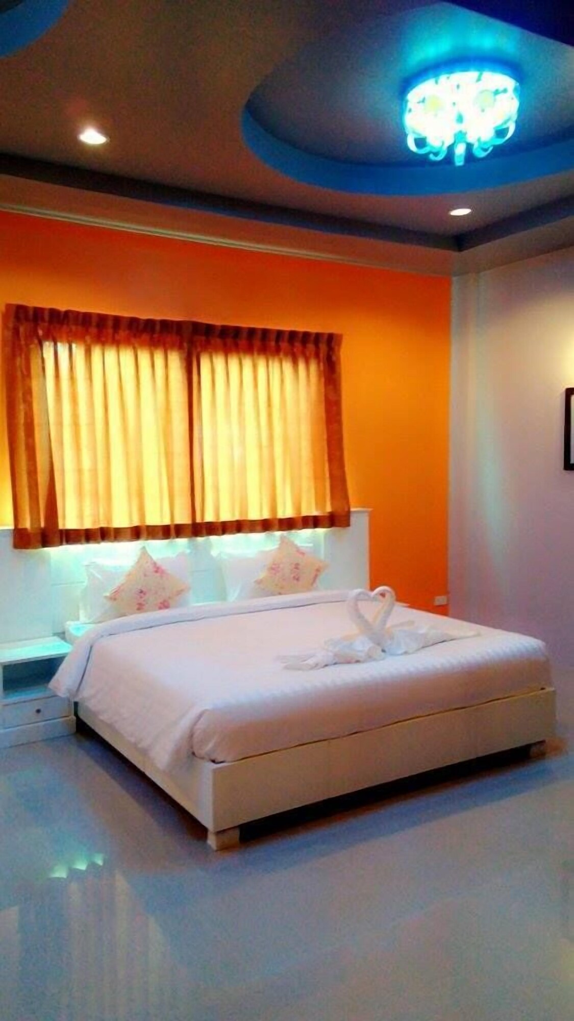 DELUXE, DOUBLE BED