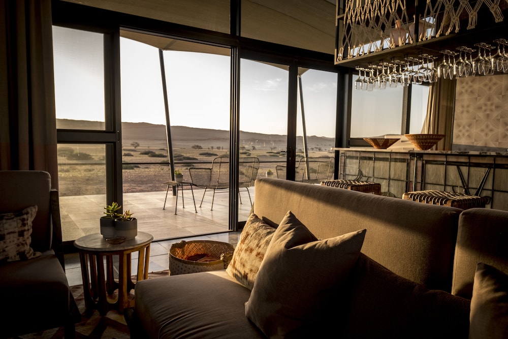 The Desert Grace, Gondwana Collection Namibia (PTY 46/58