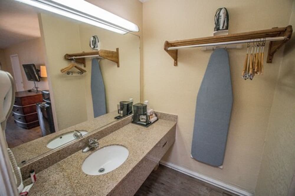 Days Inn by Wyndham Fort Walton Beach 29/34