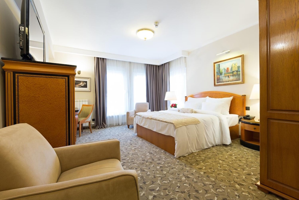 Sterling Hotel 24/49