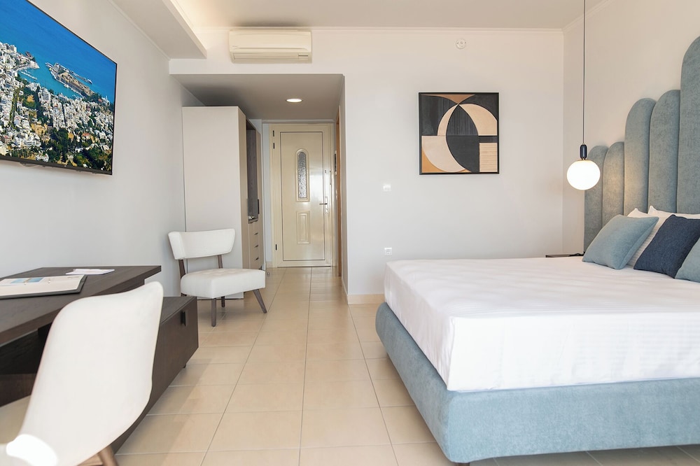 DELUXE, DOUBLE OR TWIN BED, SEA VIEW
