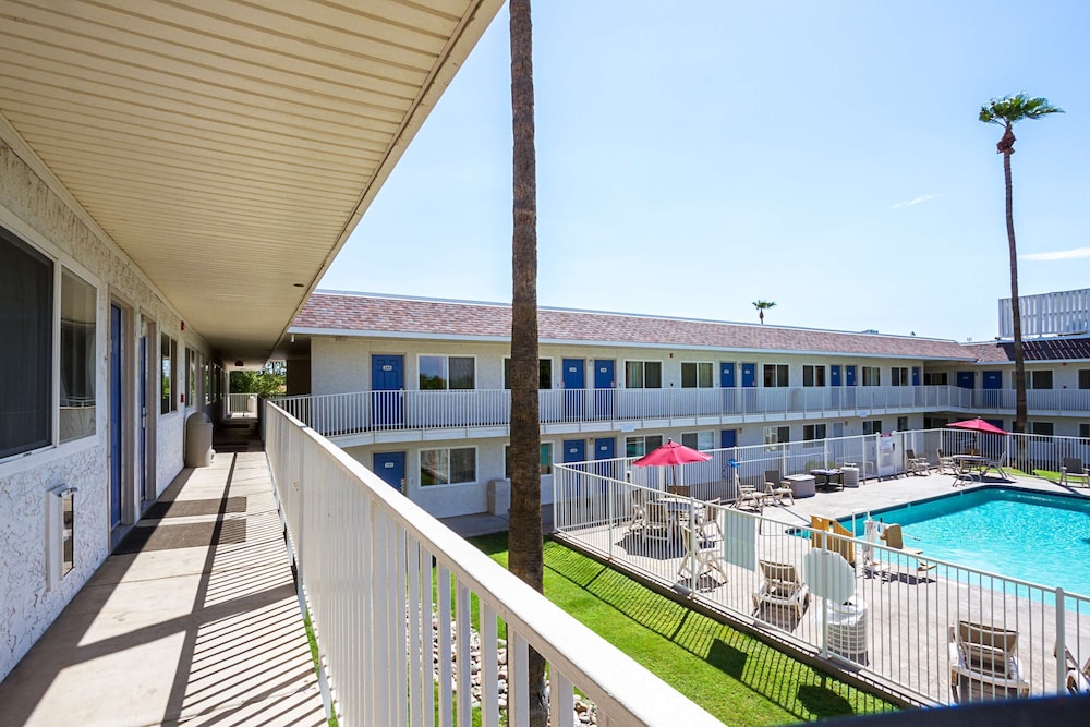 Motel6 Mesa, AZ - North 49/53