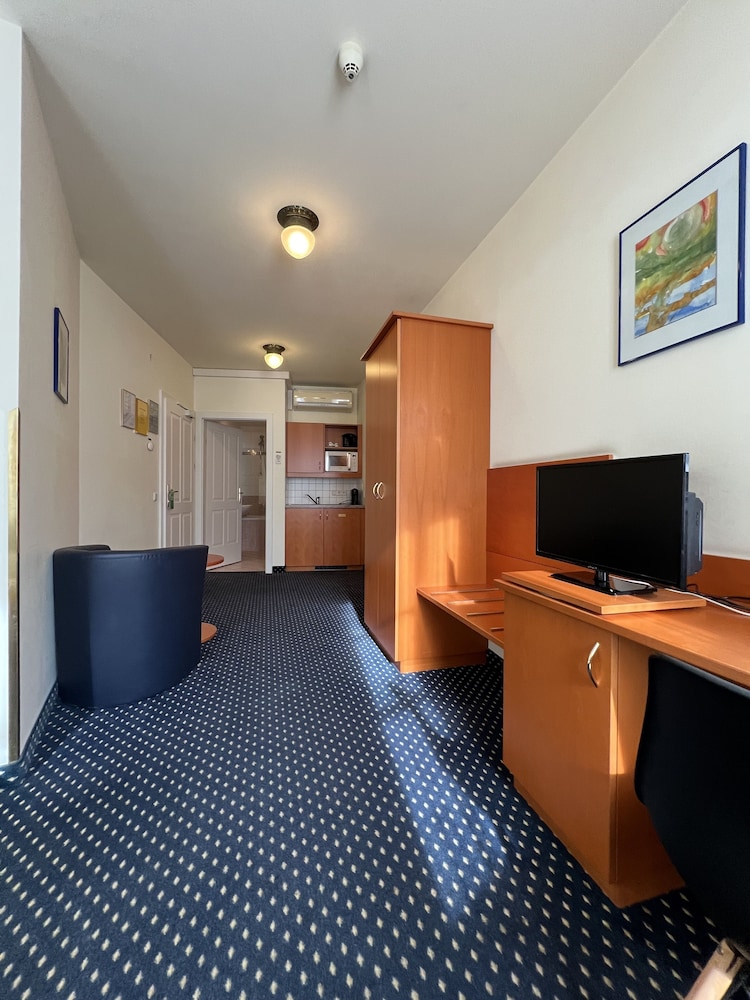 Suite Hotel 900 M Zur Oper 11/17