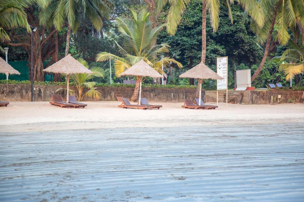 Rendezvous Beach Resort 39/46