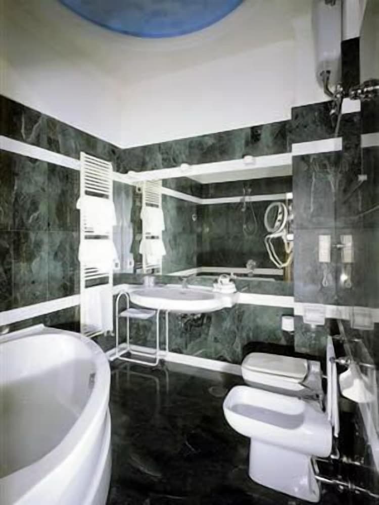 Hotel Farnese 68/69