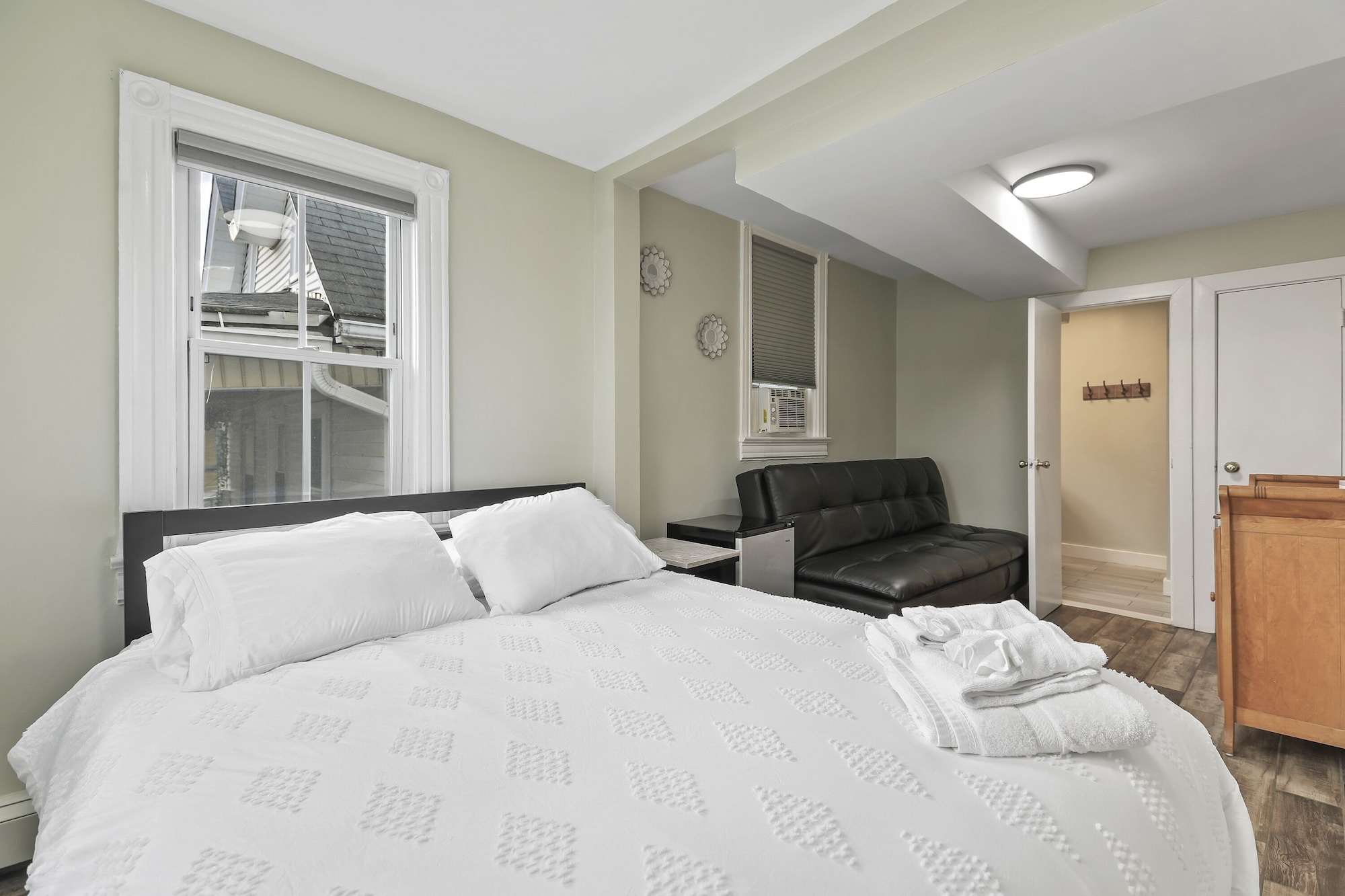 Tuscany, Standard, Futon Bed, Queen Bed