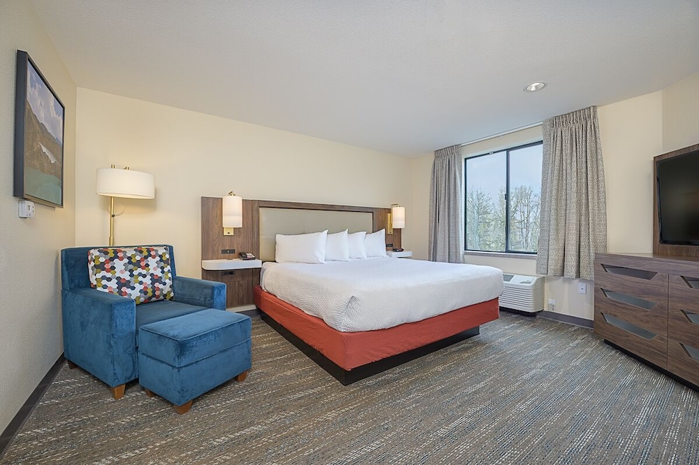 STANDARD, KING BED, JETTED TUB