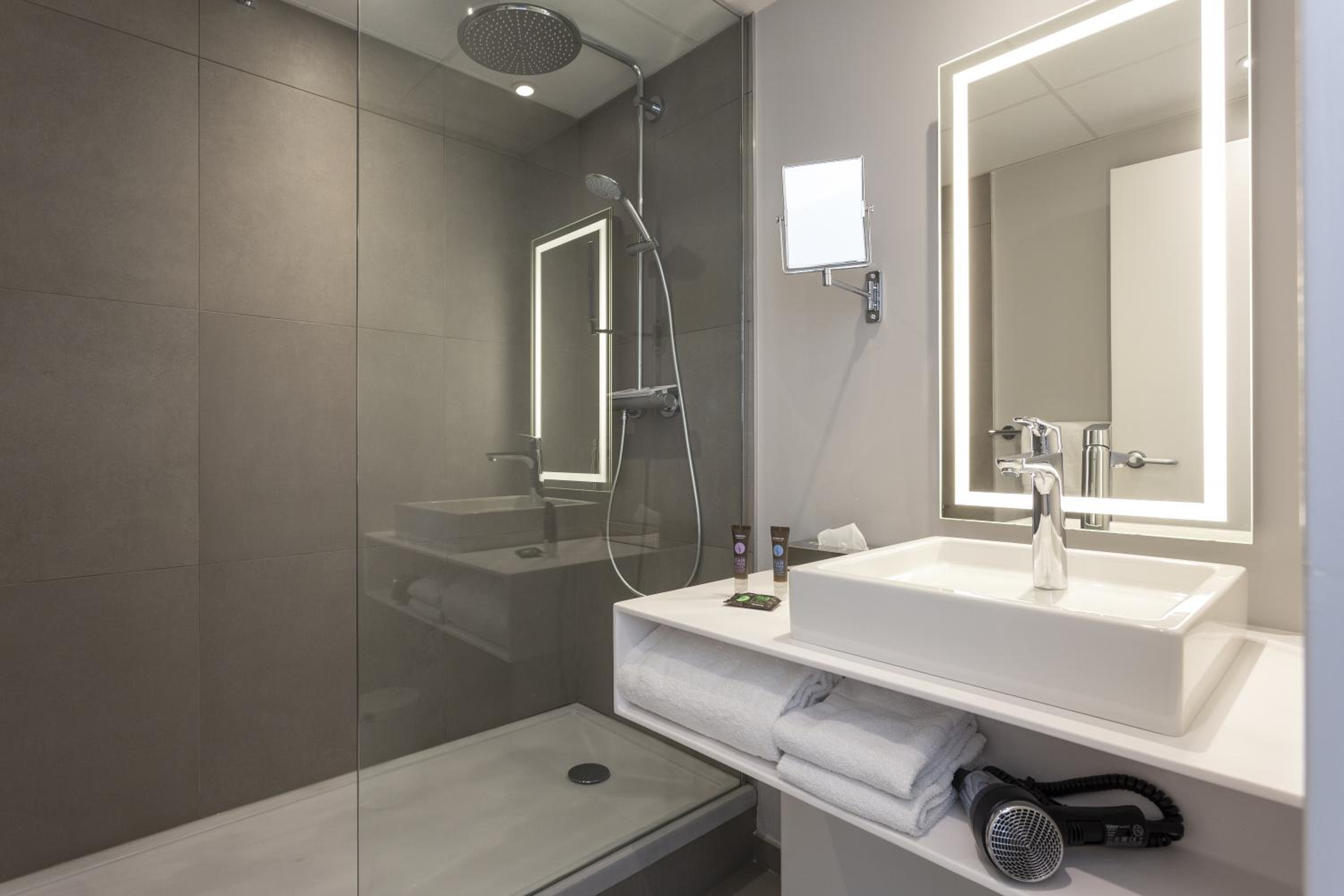 غرفة سوبيريور بسريرين منفصلين مع أريكة، Novotel Annecy Centre 6/6