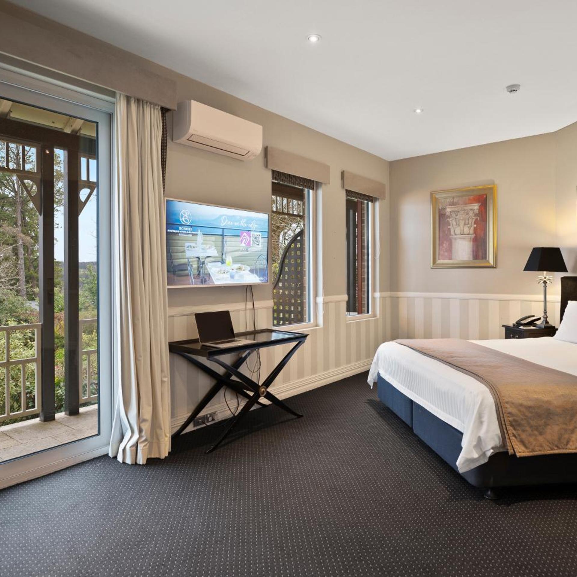 Room, Cliff View