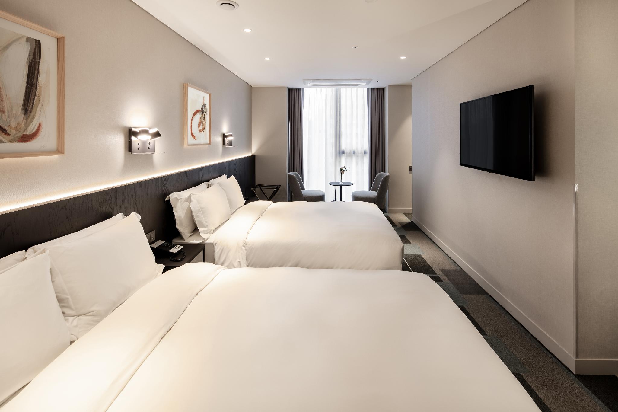 Quadruple, 2 Double Beds, No Parking