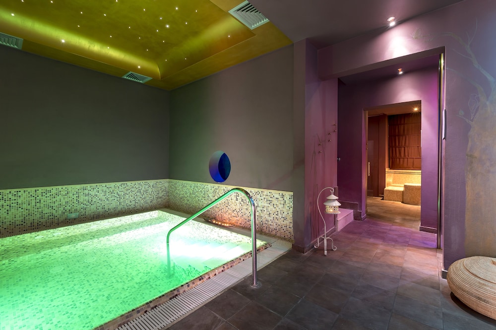 Hotel Sovrana 41/50