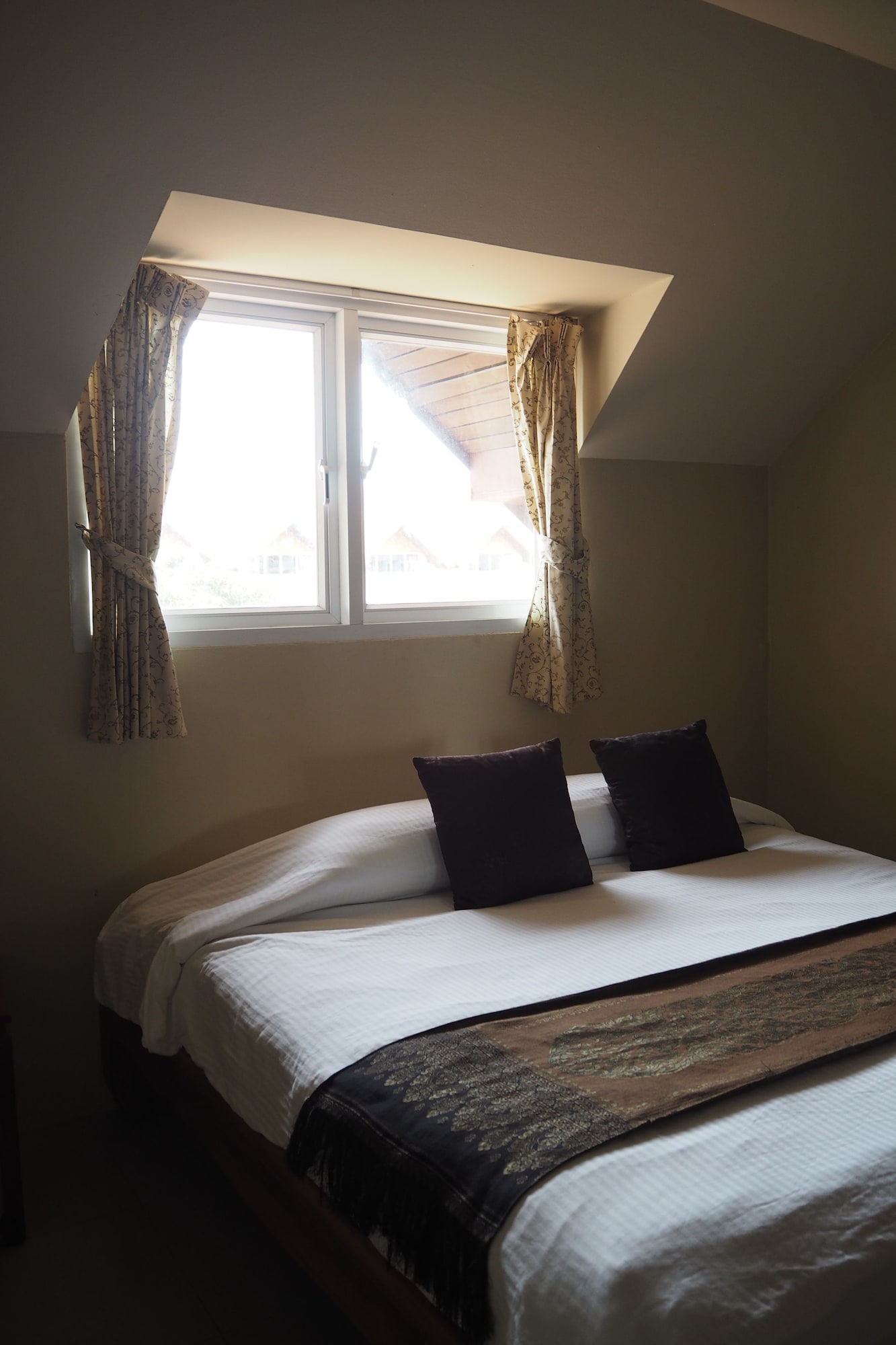 3 Bedrooms, Suite, 1 Double and 4 Single Beds