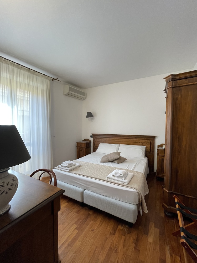 Hotel La Piazzetta 5/50
