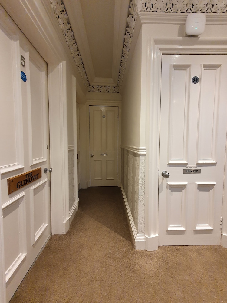 18 Craigmillar Park Guest House 30/50