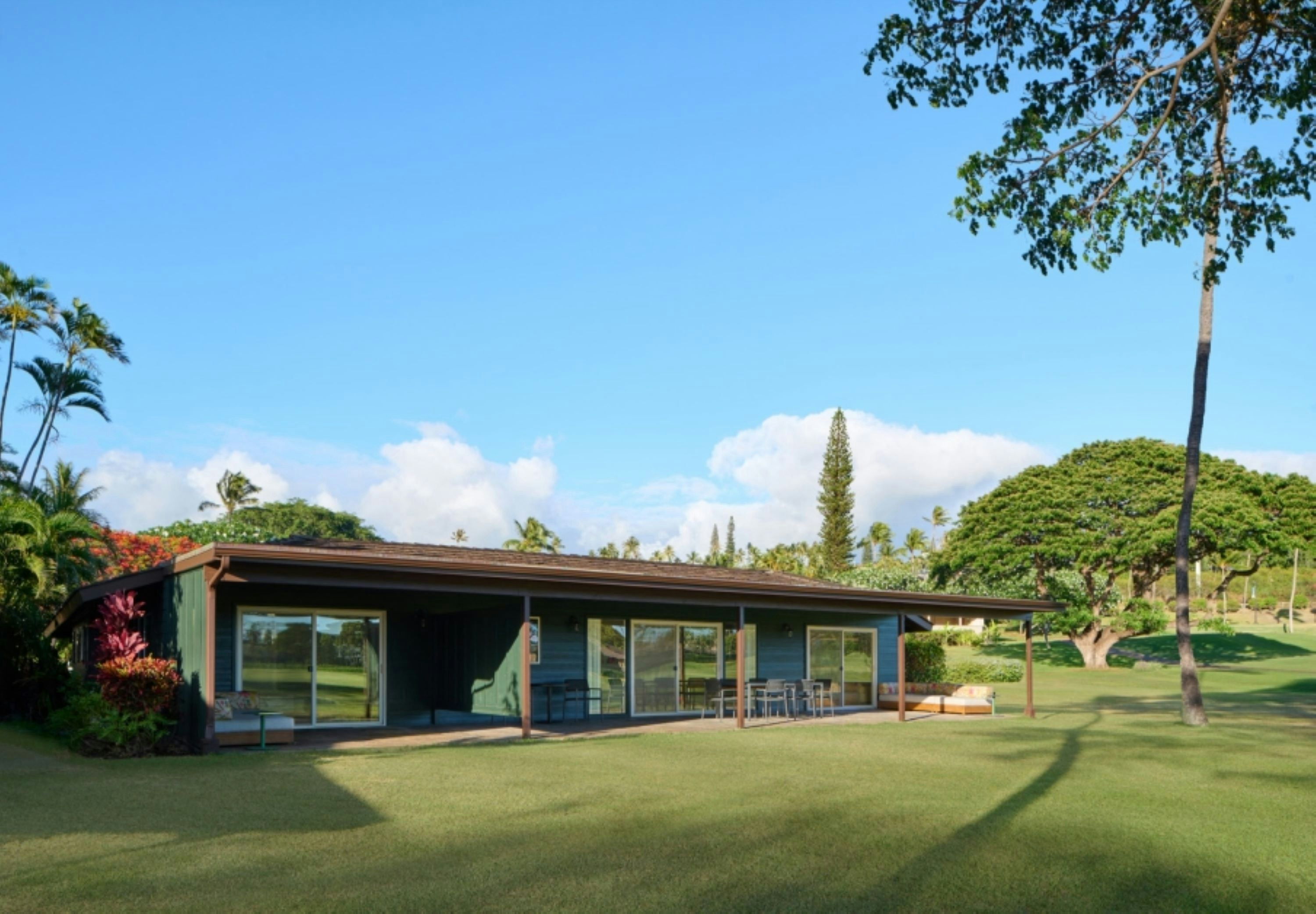 Royal Lahaina Resort and Bungalows 4/50