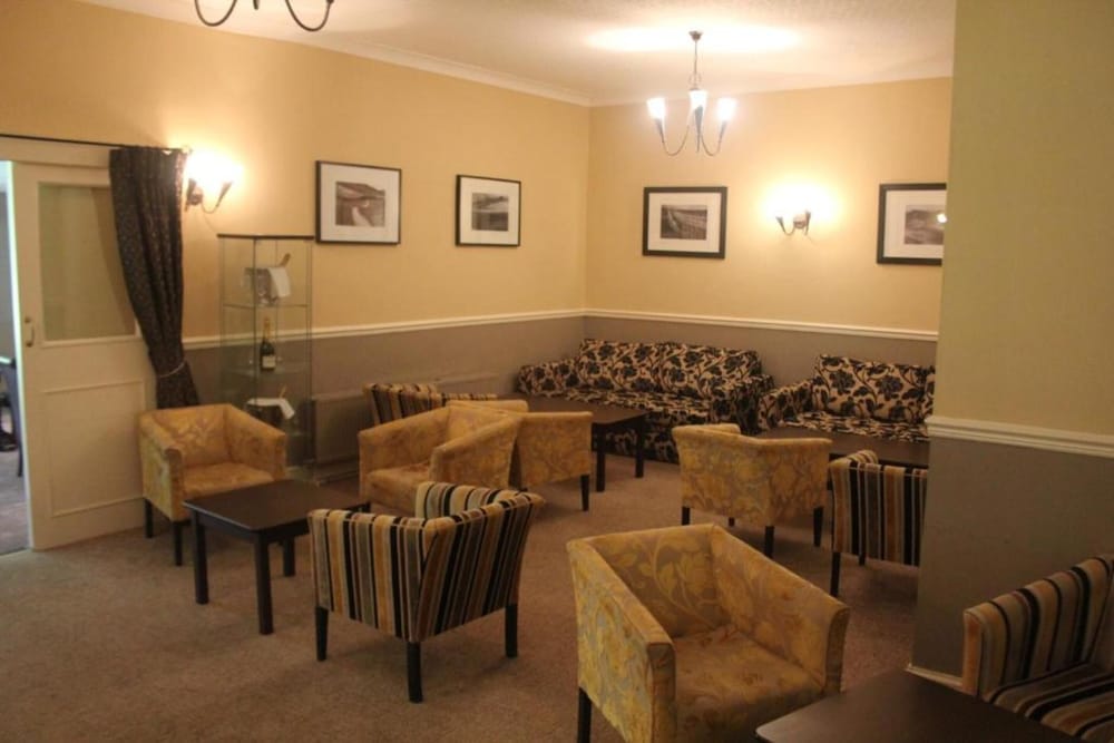 OYO Flagship Nant Ddu Lodge Hotel & Spa 45/70