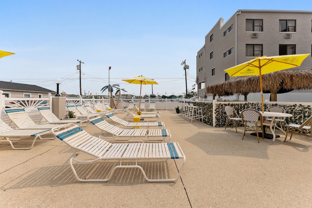 Oceanic Hotel 35/50