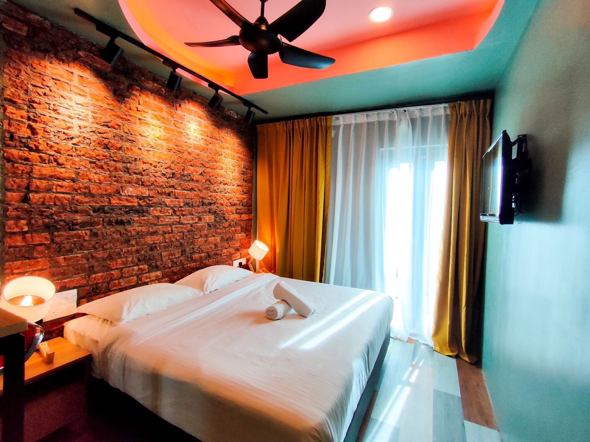 STUDIO, KING BED
