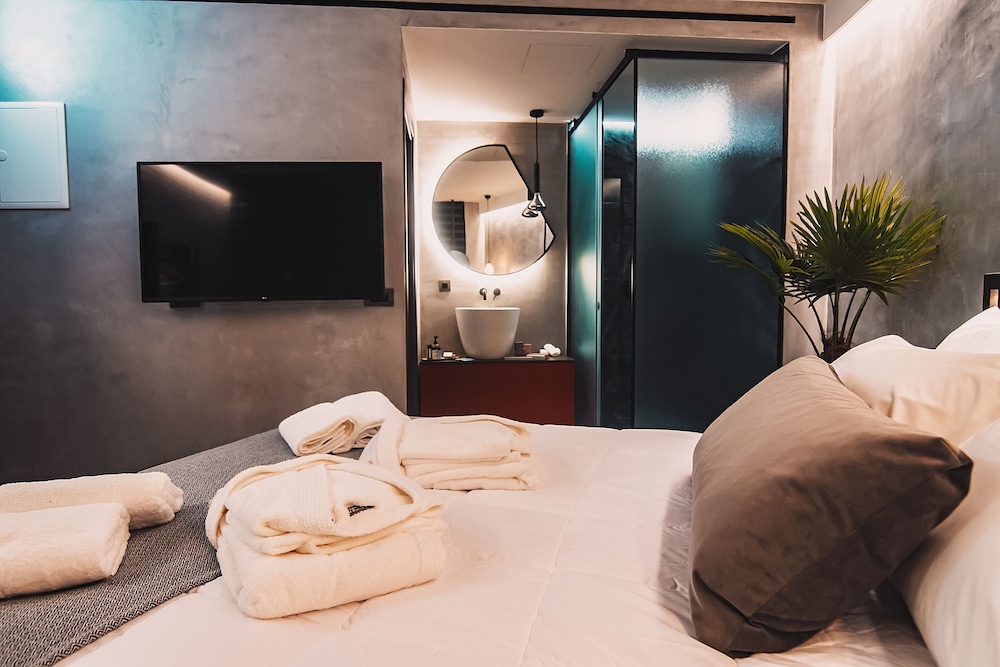 Project 3 Urban Chic Hotel 27/47