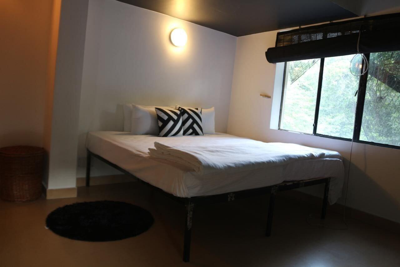 Letsbunk Poshtel 11/28
