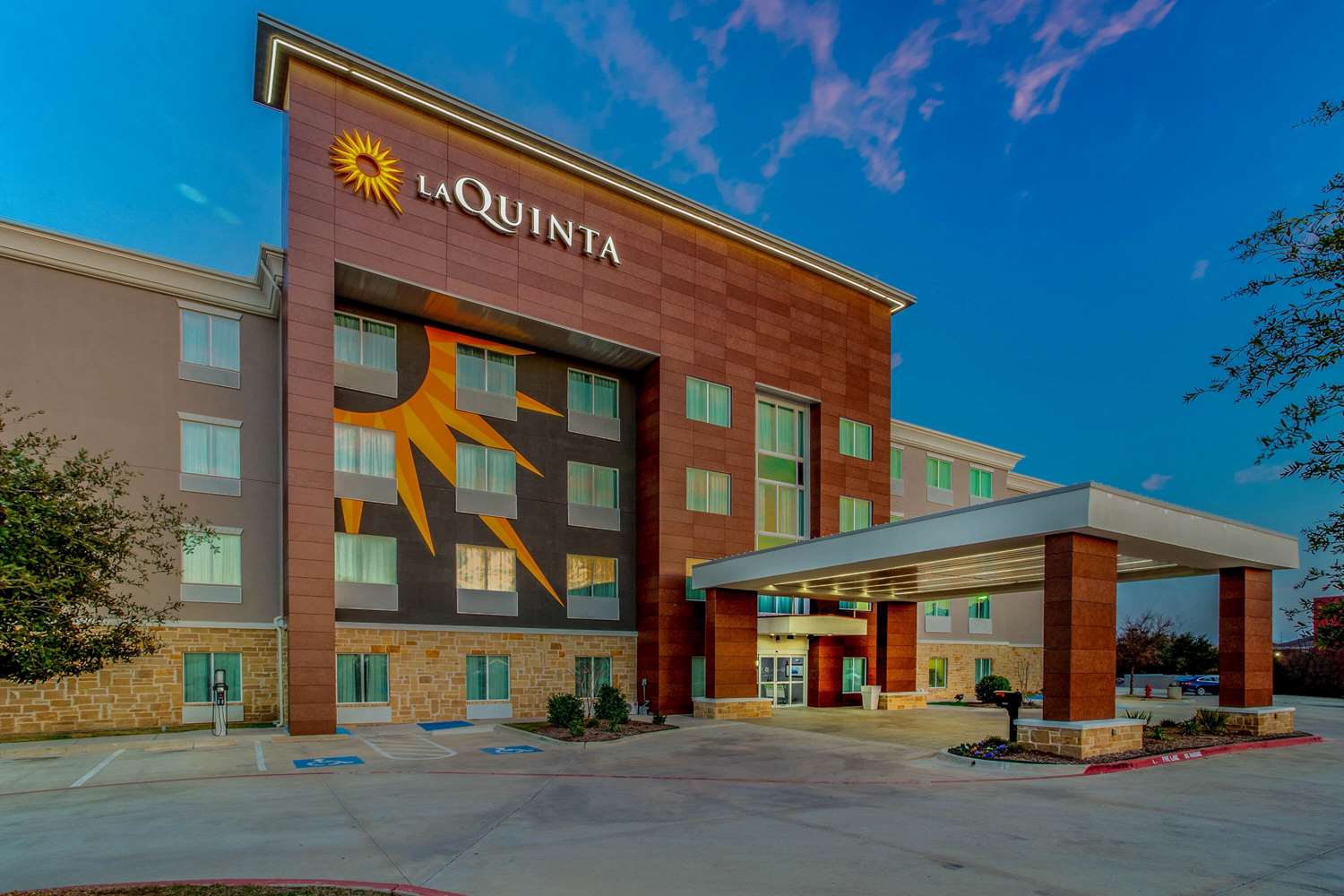 La Quinta Inn & Suites by Wyndham Northlake Fort Worth 1/25